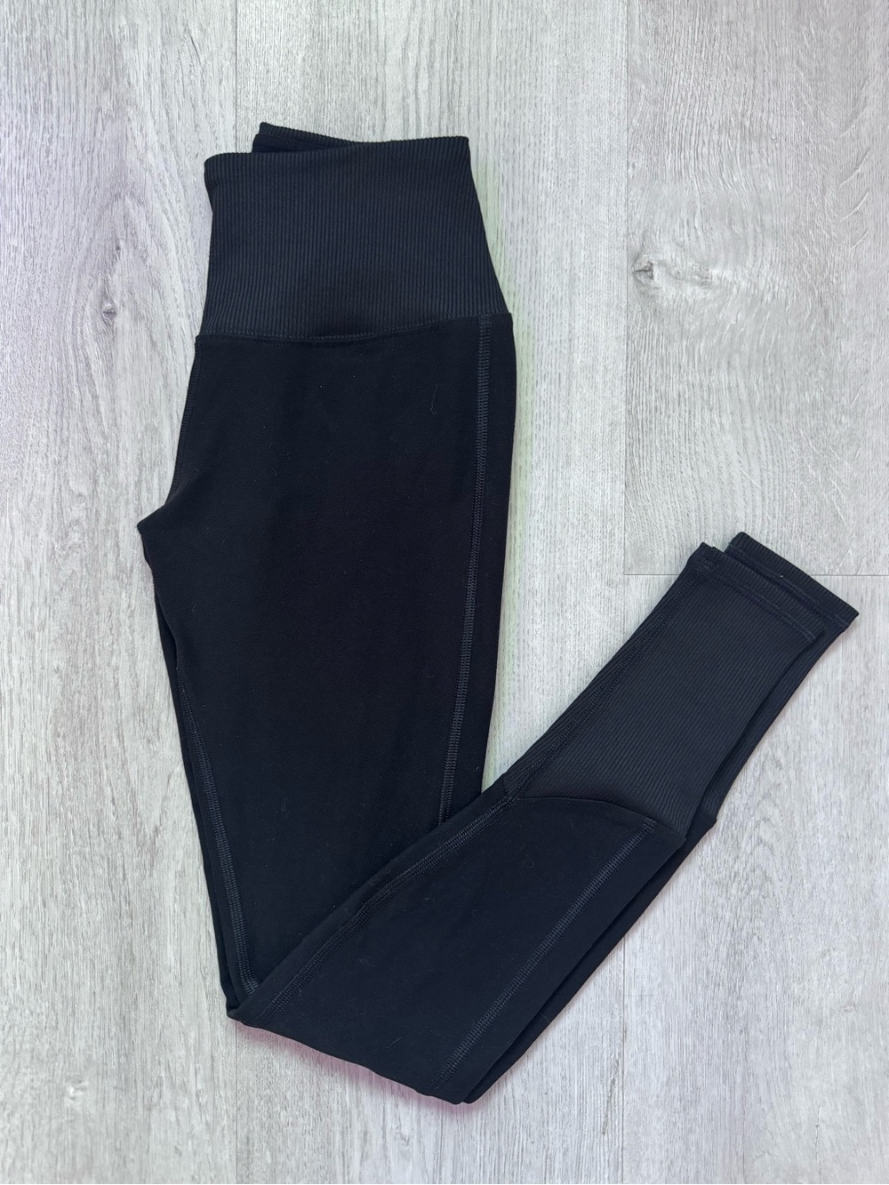 ALO YOGA black leggings